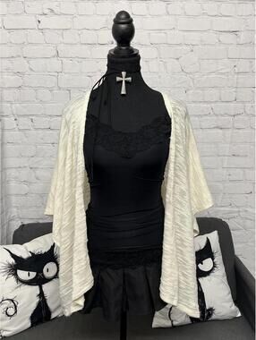 Y2K "I'm In Love With Derek" Cream Shawl With Back Lace Detail Sz M Boho Grunge